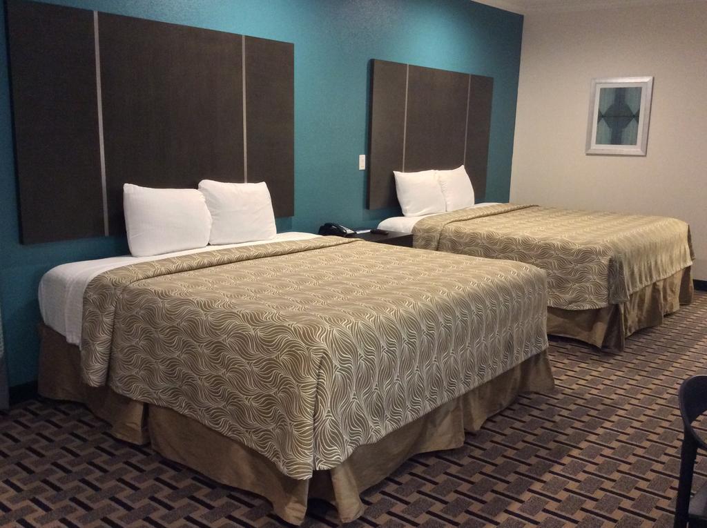 Regency Inn & Suites- Nw Houston Jersey Village Room photo