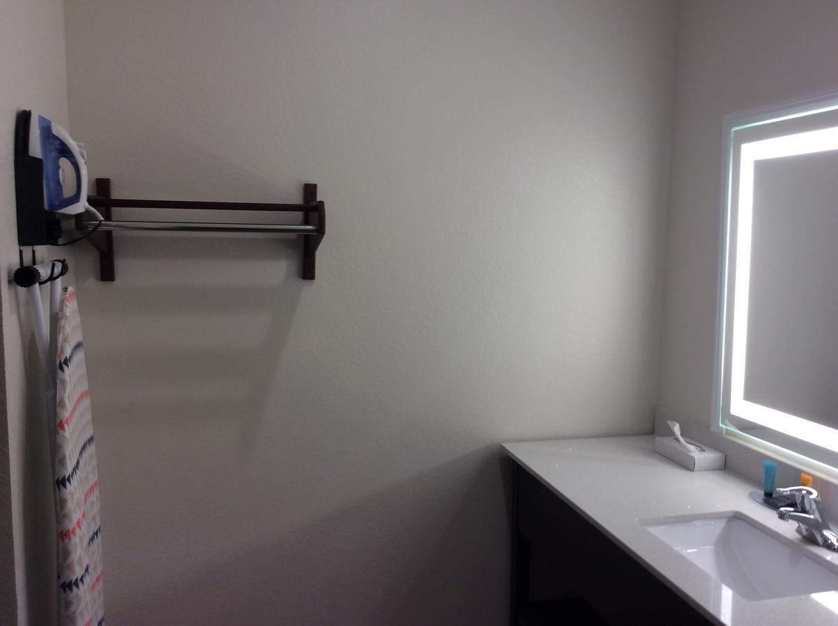 Regency Inn & Suites- Nw Houston Jersey Village Room photo
